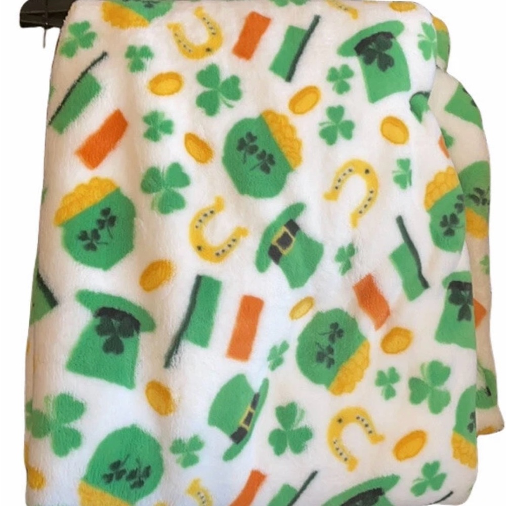 Marlo Lorenz Thro Blanket 50”x70” Irish st Patrick’s Day Clover Plush Horseshoe